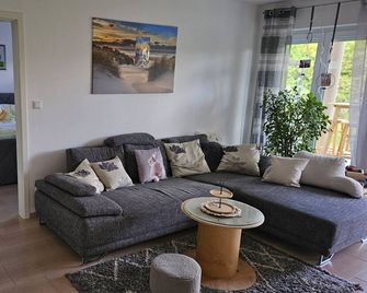 Modern vacation apartment in a very beautiful location, surrounded by forests and hiking trails! - Heimbuchenthal - Living room