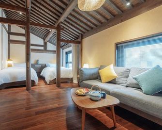 Mudong Shijiu Guesthouse - Huangshan - Living room