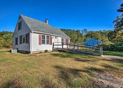 Updated Plymouth Home Less Than 2 Miles to Waterfront! - Plymouth - Building