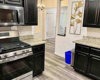 New Remodeled Single Family House In North Dfw - Carrollton - Kitchen