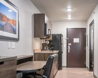 Explore Carson City: Pet-Friendly Room w/ Kitchen Near Golf, Trails & Museums - Carson City - Küche