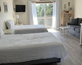 Unit #29 - Ground floor Deluxe Studio with A/C - North Truro - Habitación