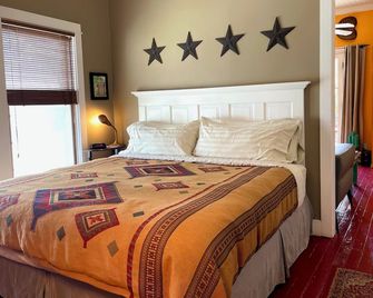 Doublejack Guesthouse - a vacation rental in Historic Old Bisbee - Bisbee - Bedroom