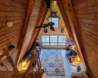 Secluded A-Frame Cabin With Private Rive - Luther