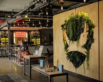Doghouse Columbus - Canal Winchester - Lobby