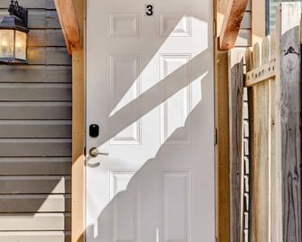 Downtown Studio 3 at Beer Ranch Project Inn - Wimberley - Aufgang