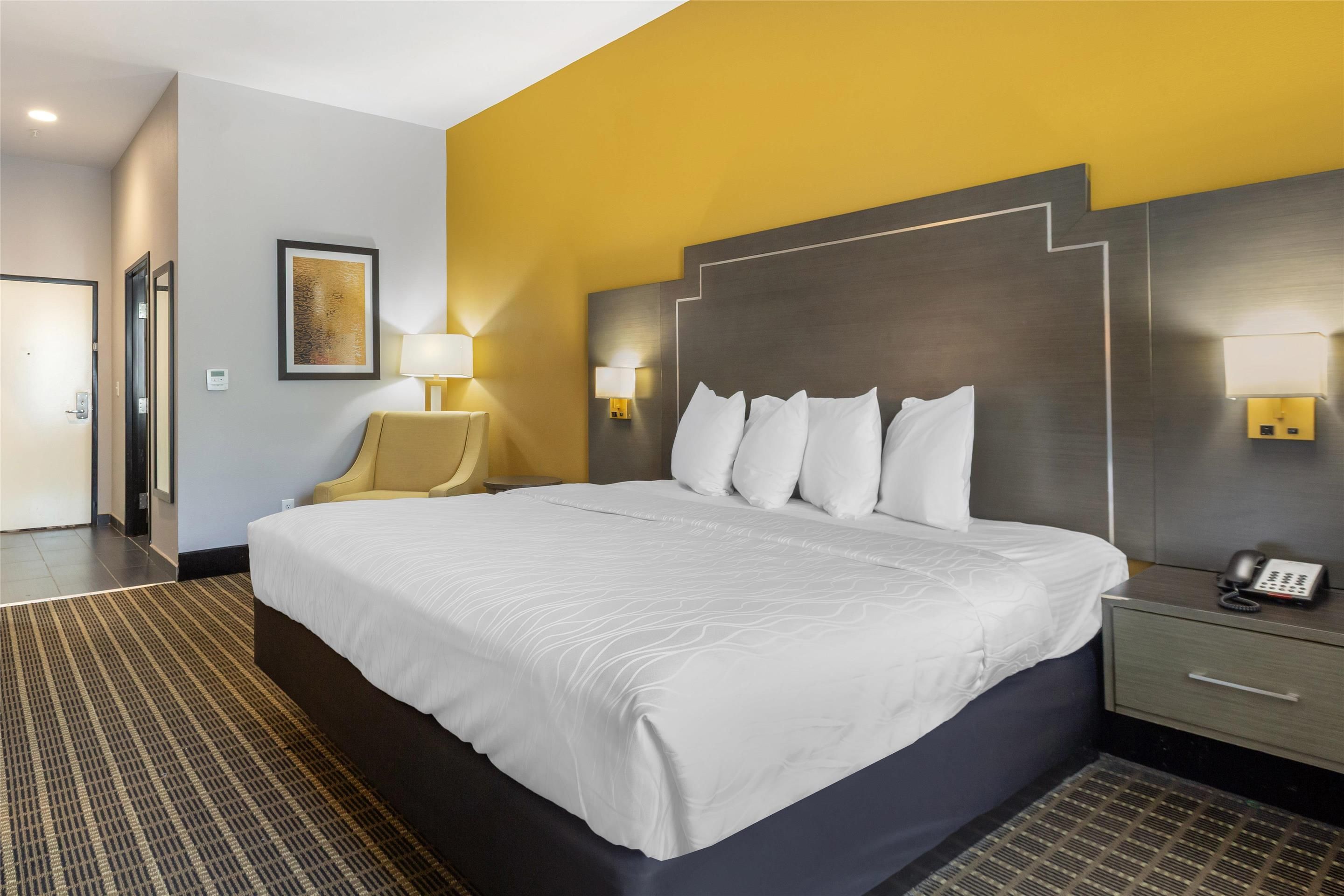 Best Western Plus Regency Park - Walker - Bedroom