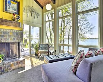 Hilltop Green Lake Home Dock, Kayaks, Views! - Princeton - Sala de estar
