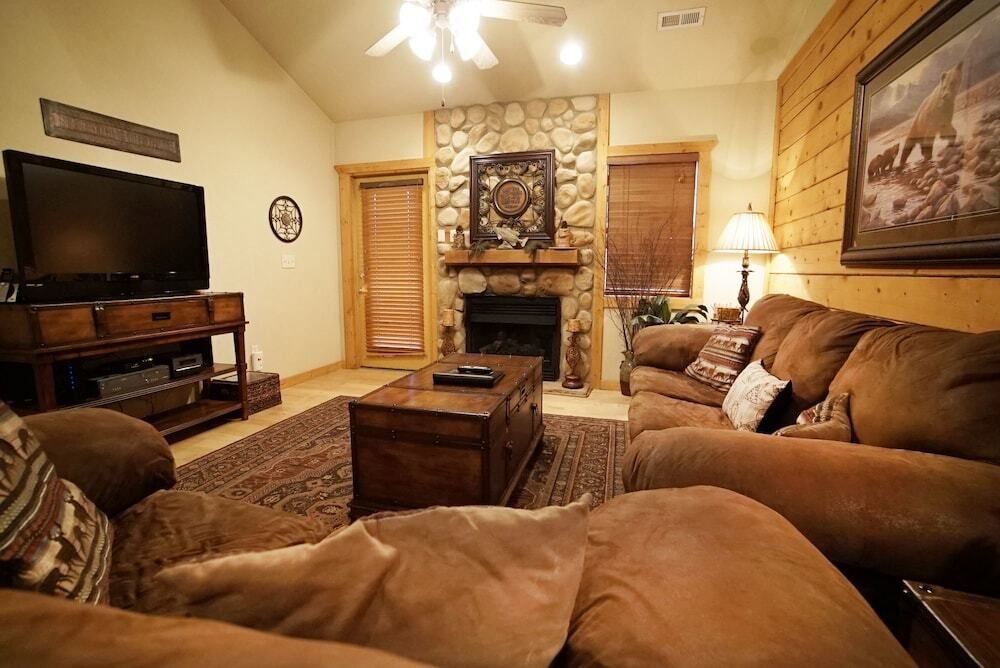 Cabins at Grand Mountain - ברנסון - סלון