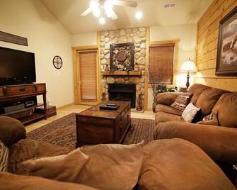 Cabins at Grand Mountain - ברנסון - סלון