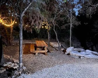 Serenity RV on Lake Godstone - Jacksboro - Patio