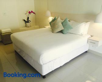 The Milkwood Beach Apartments - Amanzimtoti - Bedroom