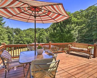 Nature Escape in Wytheville w/ Covered Porch! - Wytheville - Balcony