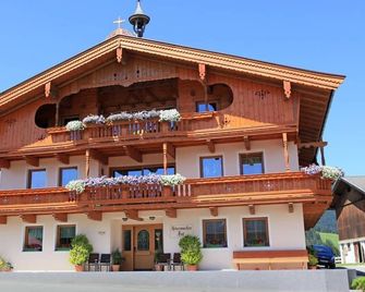 Starmacher Hof - Itter - Edificio