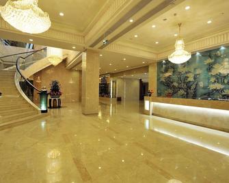 hualida Hotel - Changchun - Front desk