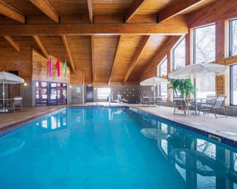 AmericInn by Wyndham Sioux Falls - Sioux Falls - Bể bơi