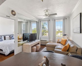 Orchid Suites - Historic Palm Beach Hotel Condominium - Palm Beach - Living room