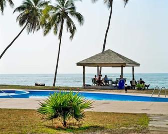 Elmina Bay Resort - Elmina - Басейн