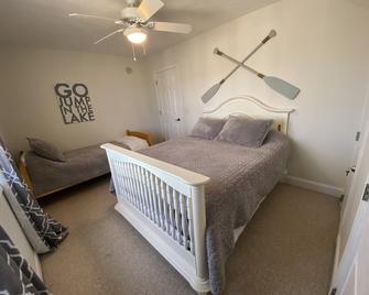 Beautiful 4 bedroom home on Lake Hartwell - Walhalla - Bedroom