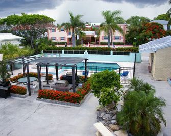 Holiday House Motel - Palm Beach - Pool