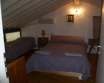 Nido Del Tadini - Lovere - Camera da letto