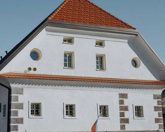 Možinetova Hiša - Apartment 4 - Врхника - Будівля