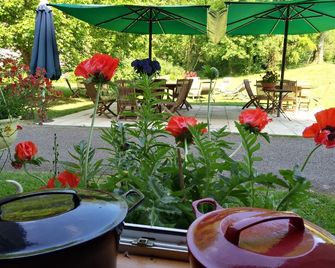 Lodge Hôtel de Sommedieue Verdun - Sommedieue - Patio