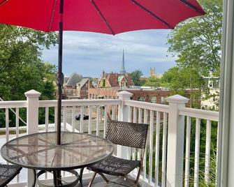 Penthouse Apartment at Yale University. - New Haven - Balcony