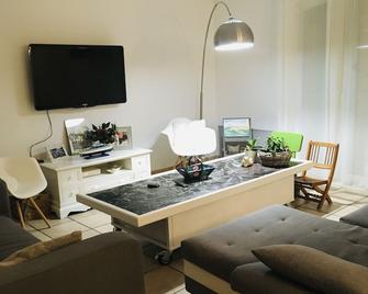 House 25 km from Dune du Pyla and Arcachon, 60 km from Cap Ferret - Mios - Living room