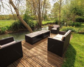 Charming House On The Banks Of The Ouanne - Triguères - Patio