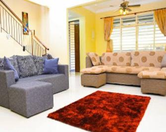 Siakap Homestay Seberang Perai (7p0055) - Perai - Living room