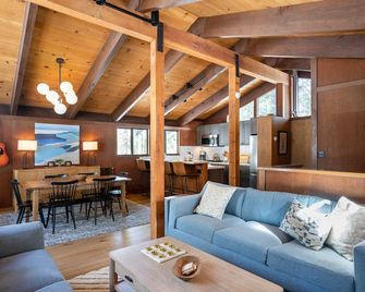 Luxe Tahoe Cabin - Midcentury Modern Close To Lake, Palisades, Edge Of Forest - Tahoe City - Living room