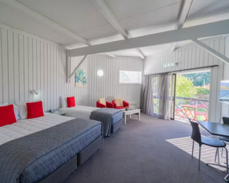 Asure Explorer Motel & Apartments - Te Anau - Bedroom