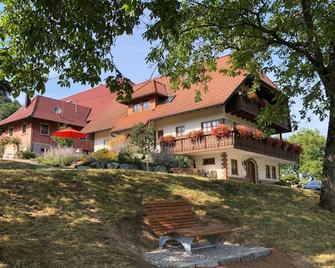 Family-friendly apartment in a fantastic location - Berghaupten - Edificio