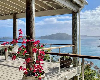 Stylish, Secluded, Hot Tub and Amazing Views - Road Town - Balcony