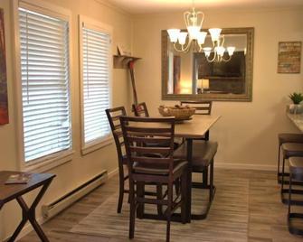 Great Escape @ Pinnacle - Walk to Sledding Hill - Beech Mountain - Dining room