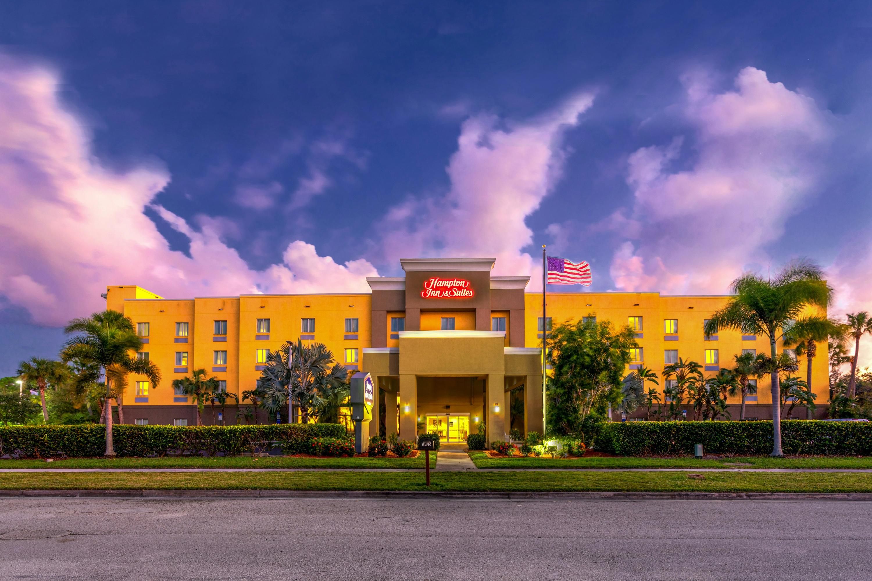 Hampton Inn & Suites Ft. Pierce - Fort Pierce - Building