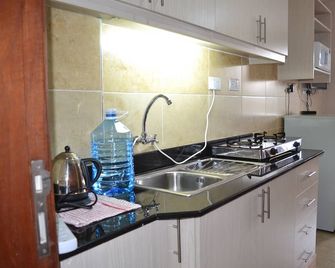 West Suites Nairobi West - Nairobi - Kitchen