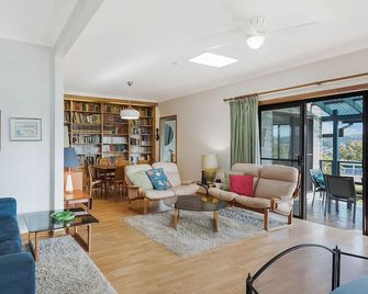 Inlet Views @ 20 The Loop - Narooma - Sala de estar