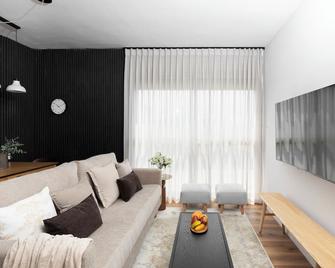 Airtlv - Arlozorov Apartment's - Ramat Gan - Living room
