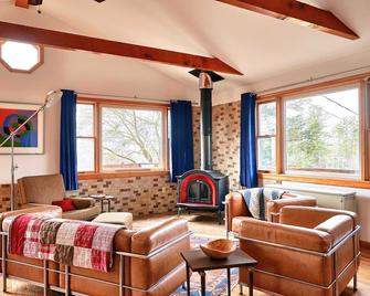 Meadow House at Seminary Hill by AvantStay - Callicoon - Sala de estar