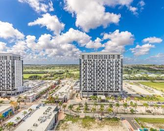 Studio Apt in Downtown Doral - Free Parking - Miami