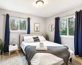 Gorgeous Four Bedroom Secluded Getaway - Brighton - Habitación