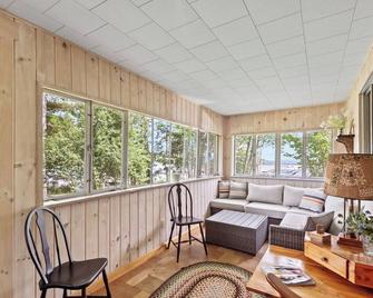 Ernie's Place by Morton & Furbish - Oquossoc - Living room