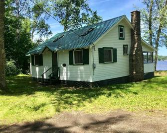 Sandy Beach Cottages in Northeast Kingdom, Vermont - Derby - Building