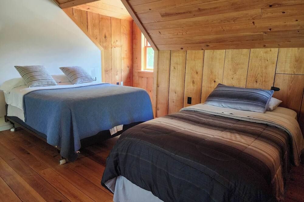 Private, Pet-Friendly, Cozy Cabin - handicap accessible!