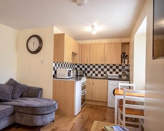 2 Varis Apartments - Forres - Cocina