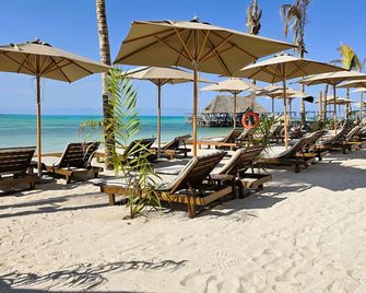 Reef & Beach Resort - Kidenga - Playa