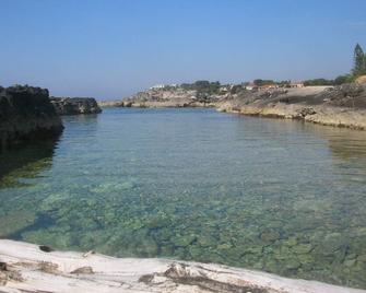 A Due Passi Dal Mare Con Piscina - Fontane Bianche - Playa