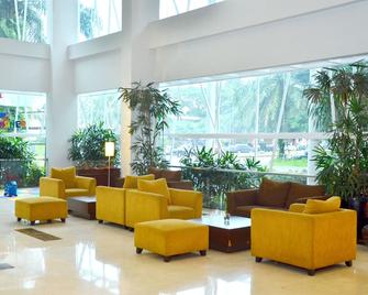 Grand Cakra Hotel Malang - מאלאנג - לובי